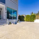 Amazing With Free Parking By Pikhost شقة