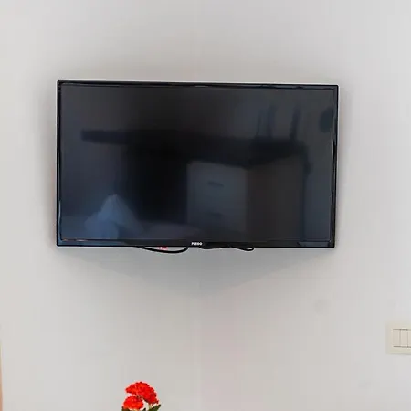 Amazing With Free Parking Golem Apartment