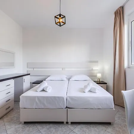 Amazing With Free Parking By Pikhost *