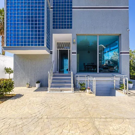 Amazing With Free Parking By Pikhost * Golem (Tirana)