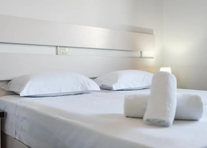 Amazing With Free Parking By Pikhost Daire Golem (Tirana)