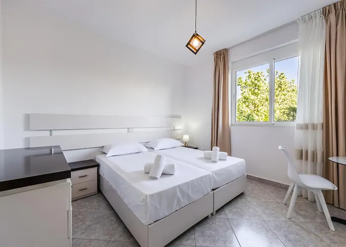 Amazing With Free Parking By Pikhost Daire Golem (Tirana)