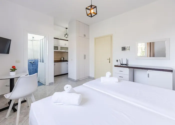 Amazing With Free Parking By Pikhost