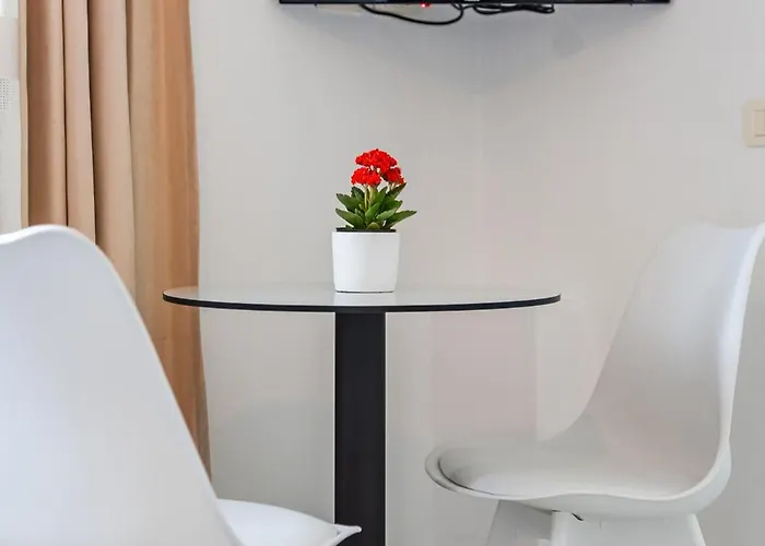 Appartamento Amazing With Free Parking By Pikhost